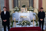 Di�kjaink v�llalkoztak a szent s�r őrz�s�re